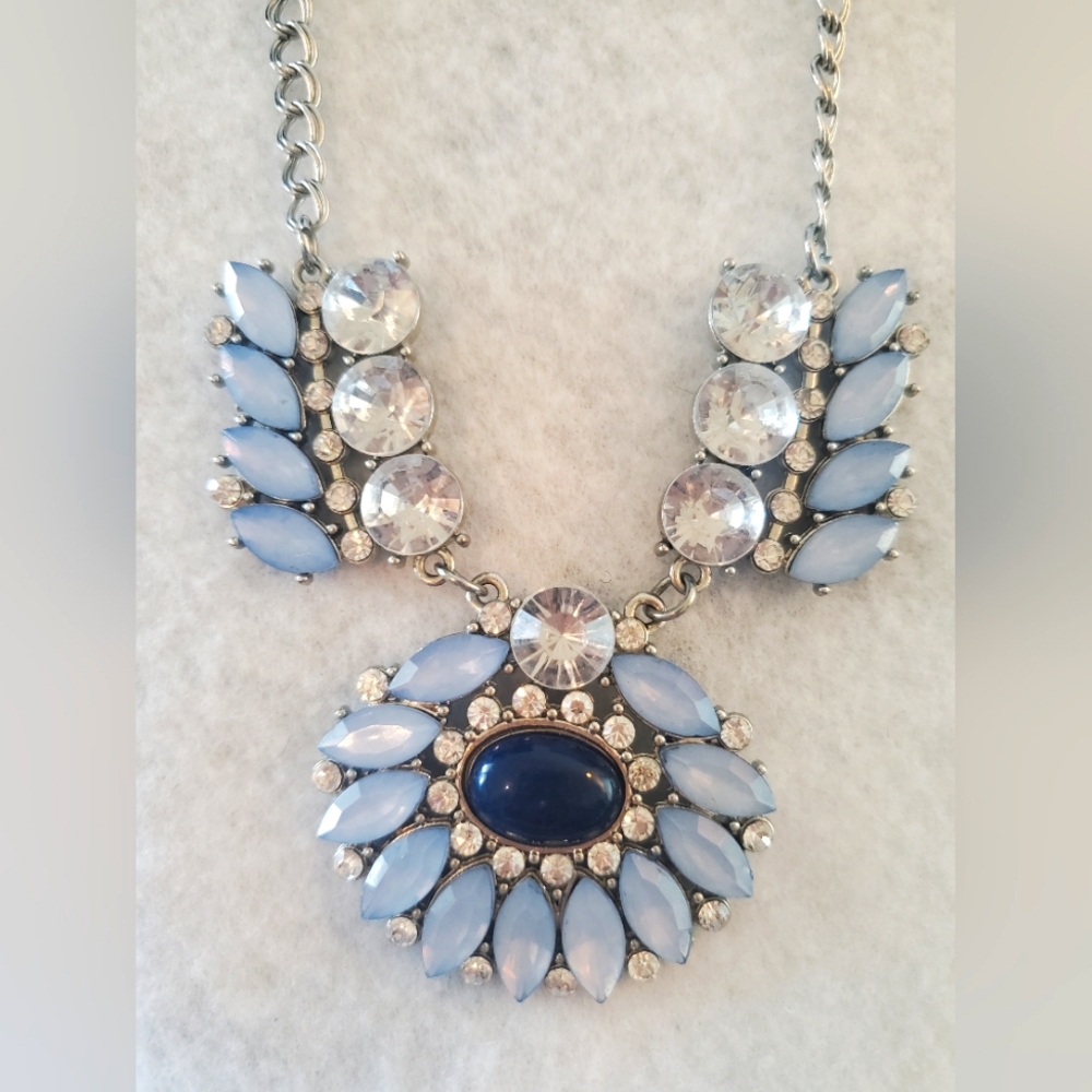 NWOT Ann Taylor Blue & Silver Statement Necklace